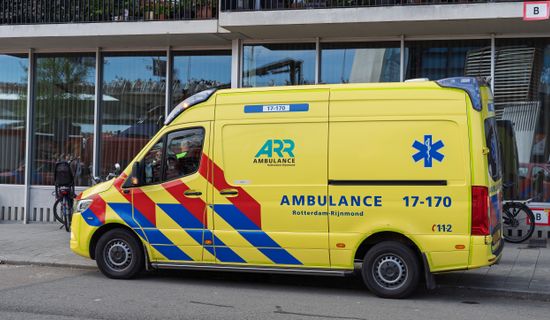 病人转院是自己找救护车还是医院护送 病人转院是自己找救护车还是医院护送